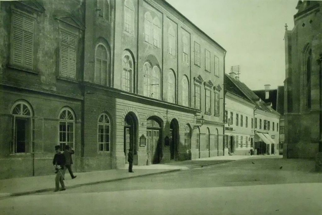 Trg sv. Marka 1927. godine, Sabornica